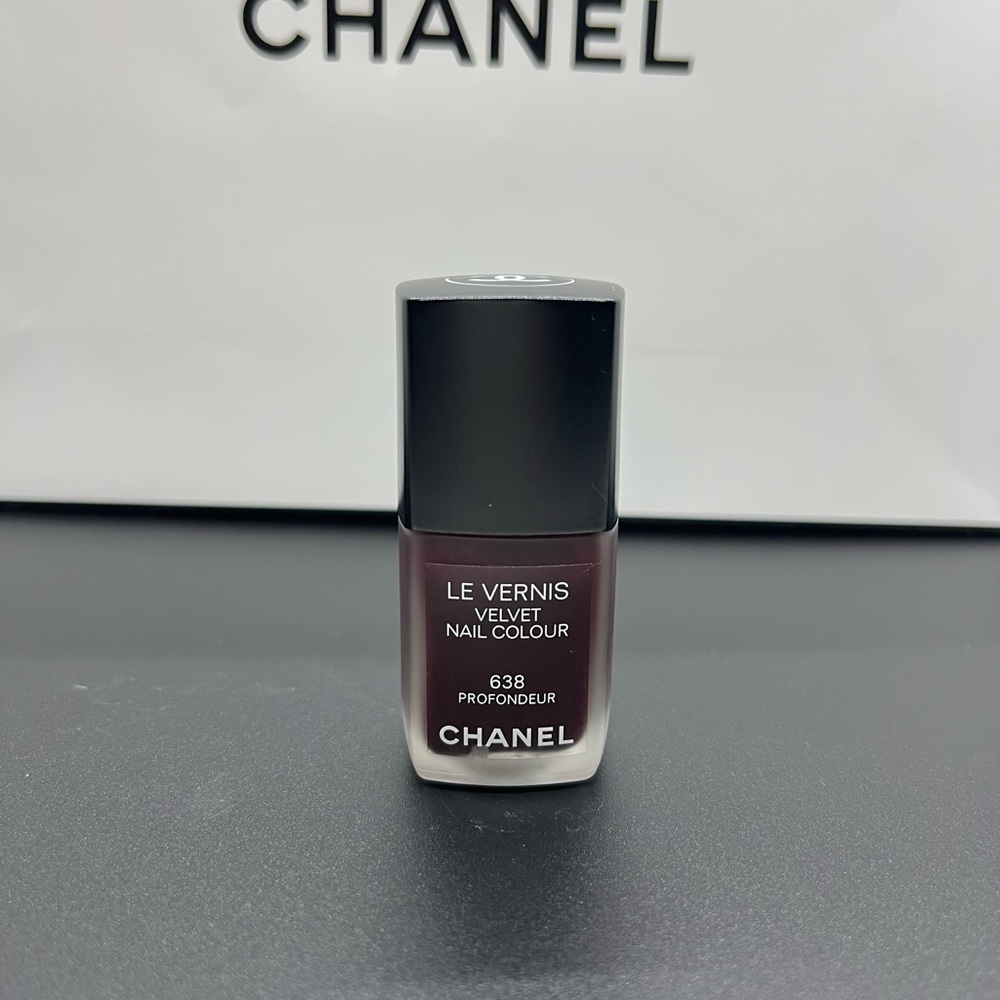 CHANEL Velvet Nail Colour Polish Profondeur #638-Unused